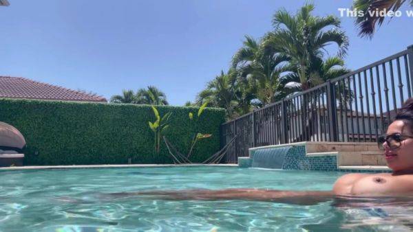 باربي نجد السعوديه عريانه تتمحن في البول/ Horny Saudi Barbienjd Naked In The Pool - hotmovs.com on poweredporn.com