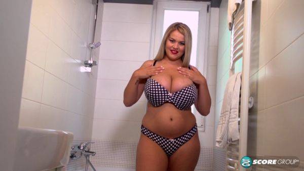 Erin Star's Big Tits and Wet Pussy Get Pounded While Washing - sexu.com on poweredporn.com