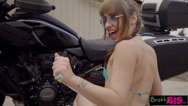 Tommy King Avoue A Stepbro Je Voulais Te Baiser - videomanysex.com on poweredporn.com