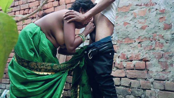 Hot Indian Bhabhi Outdoor Real Anal Sex Video Desi Bhabhi Ki Chudai Ghar Ke Pichhe Real Chudai Video - desi-porntube.com - India on poweredporn.com