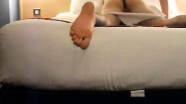 Hotel bed pillow hump - drtuber.com on poweredporn.com