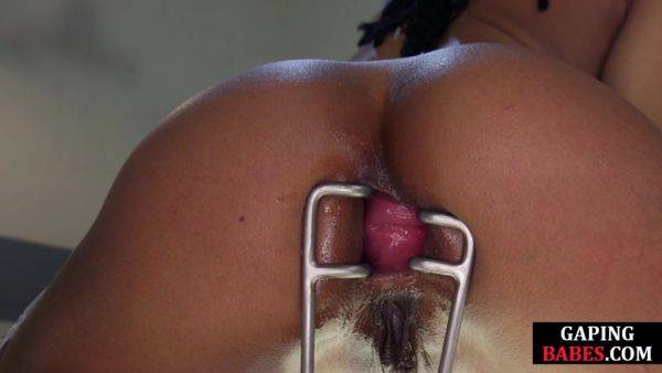 Les anal gaping Ebony fingered by rimjob and spanking MILF - txxx.com on poweredporn.com