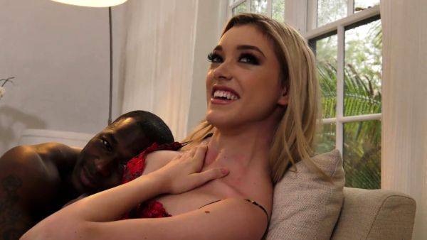 Amateur Webcam Chick Masturbates On Webcam More at - drtuber.com on poweredporn.com