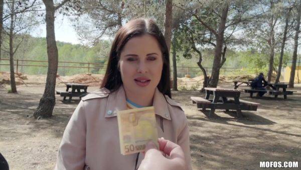 Darkhaired Babe Babes Public Copul - videomanysex.com on poweredporn.com