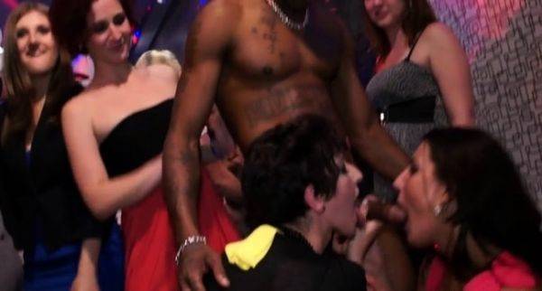 Blonde beautiful girl swallowing dark knob - drtuber.com on poweredporn.com