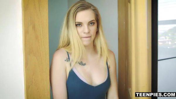 Teen 18+ Muffin Gets Surprising Cream Filling By The Neighbour - videomanysex.com on poweredporn.com