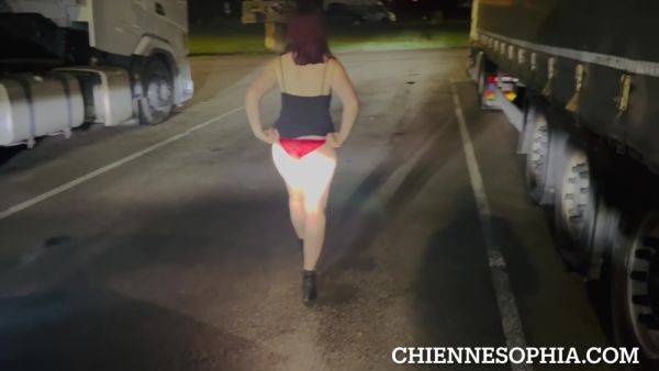 Sophia Chienne Et Les Routiers - upornia.com on poweredporn.com