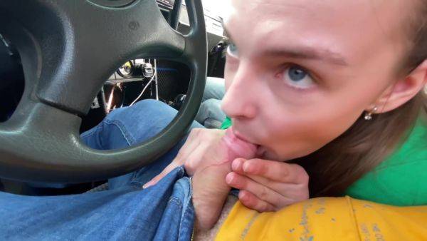 Zaplatila Za Taksi Svoim Rotikom Posredi Dorogi - upornia.com on poweredporn.com