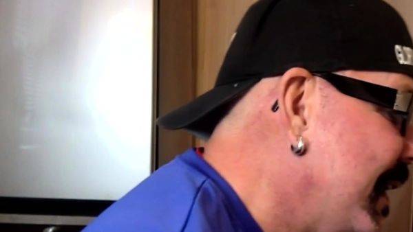 Real gloryhole amateur giving head - drtuber.com on poweredporn.com