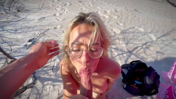 18 Year Old Gf Wants To Try First Anal On Beach - upornia.com on poweredporn.com