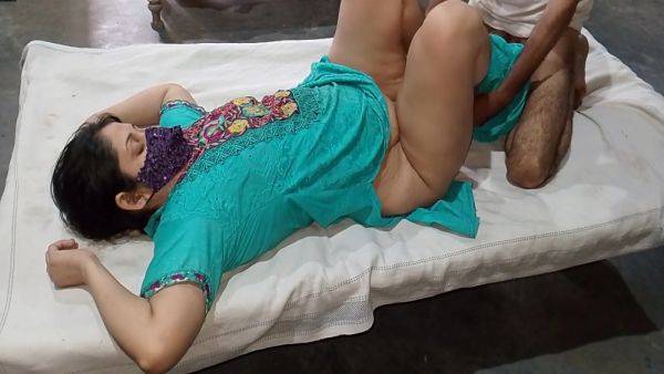 Bhabhi Anal With Oil Use - desi-porntube.com - India on poweredporn.com