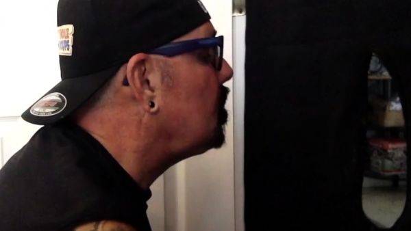 Real gloryhole moustache DILF sucks cock - drtuber.com on poweredporn.com