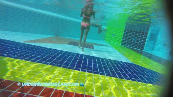 These Two Arab Beauties Are Practicing Swimming - hclips.com on poweredporn.com