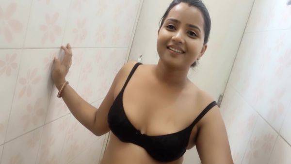 Bhabhi Bathroom Fakking - desi-porntube.com - India on poweredporn.com