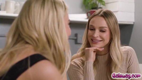 Emma Reveals That She Cant Eat Nuts - hotmovs.com on poweredporn.com