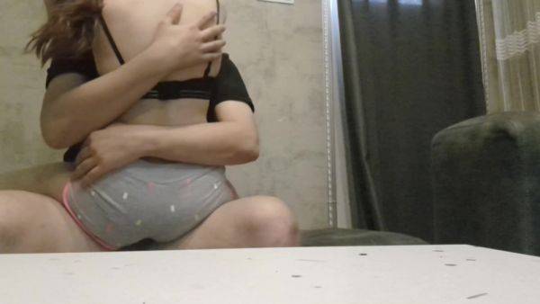 Turk Gurbetci Kız Kuzenine Dogum Gunu Hediyesi Veriyor - upornia.com - Turkey on poweredporn.com