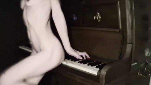 Pianiste Au Desir Charnel - upornia.com on poweredporn.com