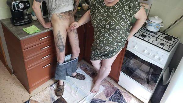 A Fat Woman Jerks Off My Dick In The Kitchen And I Cum Powerfully - upornia.com - Russia on poweredporn.com