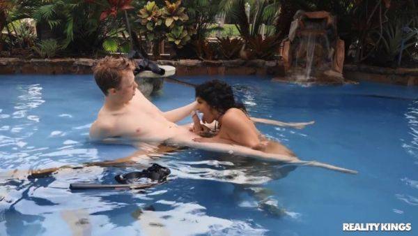 Curvacious Milf Jaw-dropping Adult Clip - videomanysex.com on poweredporn.com