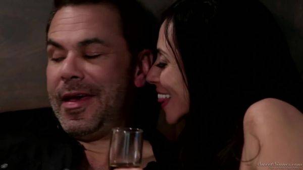 Naughty Cougar Ariella Ferrera Breathtaking Porn - videomanysex.com on poweredporn.com