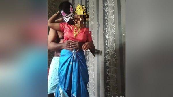 Tamil Lady Boss With Labour 1 - desi-porntube.com - India on poweredporn.com