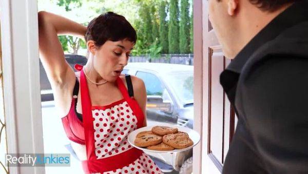 Sexy Housewife (Olive Glass) Mades Cookies For Her Neighbour But What She Really Wants Is His Cock - Reality Junkies - veryfreeporn.com on poweredporn.com