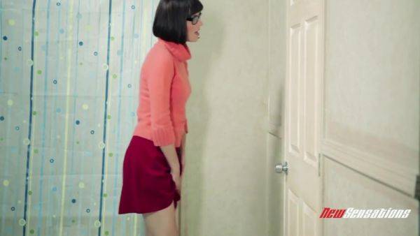 Scooby Doo - A Xxx Parody - hotmovs.com on poweredporn.com