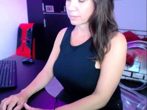 Brunette Solo Webcam Masturbation - drtuber.com on poweredporn.com