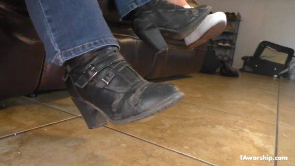 The Tutors Toes - Taworship - hotmovs.com on poweredporn.com