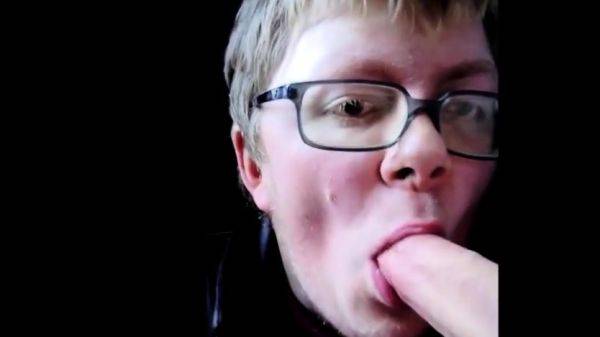 Playing with a friend - drtuber.com on poweredporn.com