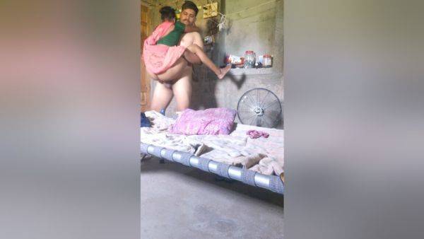 Khet Me Ki Chudai With Savita Bhabhi - desi-porntube.com - India on poweredporn.com