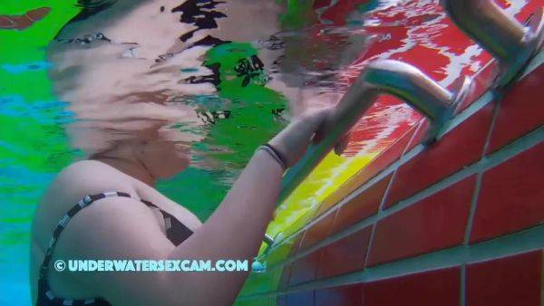 Girl Gets Horny And Wants To Show More - hclips.com on poweredporn.com