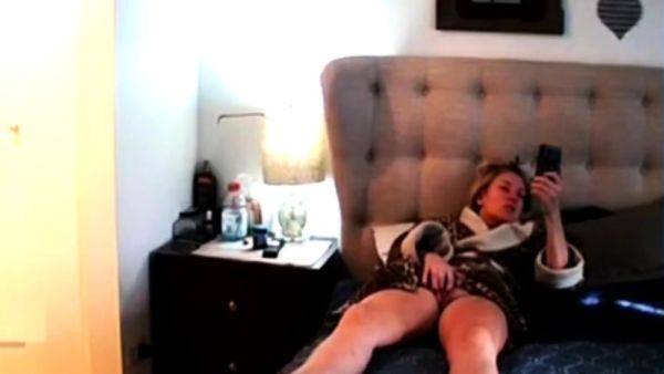 Stepsister caught fingering hairy cunt - drtuber.com on poweredporn.com