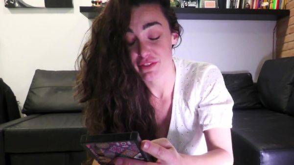 SPH British babe makes fun of losers - drtuber.com - Britain on poweredporn.com