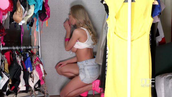 Blonde Babe Blowing Big Dick in Gloryhole - PornWorld - hotmovs.com on poweredporn.com