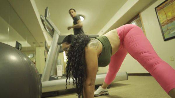 Queen Rogue In Gets Fuck In The Parking Lot - upornia.com on poweredporn.com