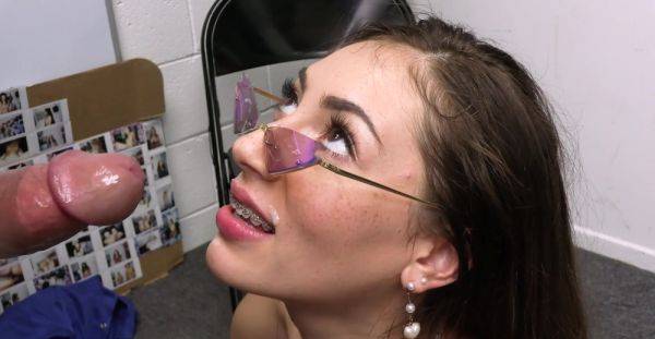 Slender shoplifter seems willing to do anything for her freedom - alphaporno.com on poweredporn.com