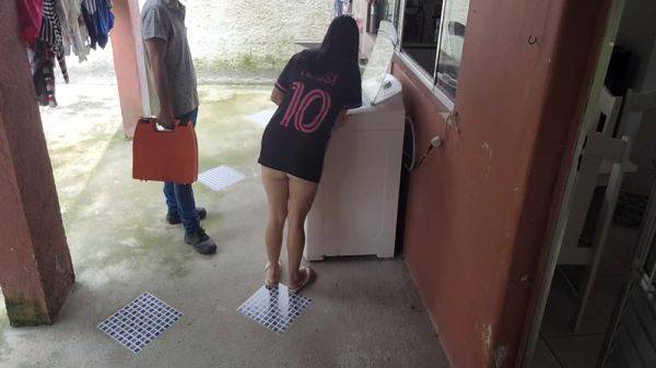 Dona De Casa Casada Paga Tecnico De Maquina De Lavar Com A Bunda Enquanto Marido Corno Esta Fora 10 Min - txxx.com on poweredporn.com