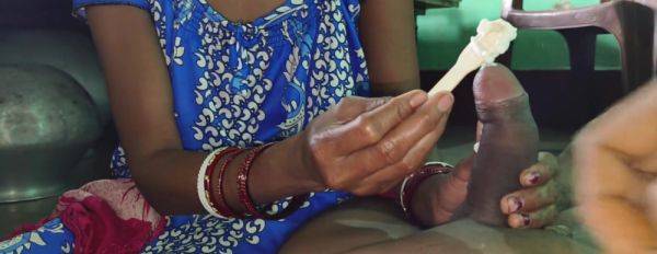 Puja Bhabhi Ne Apne Yaar Ka Land Par Ice Cream Lagakar Chat Chat Kar Khaya - desi-porntube.com - India on poweredporn.com