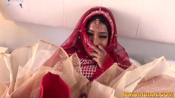 इस घर म नय नवल दलहन क परवर क हर मरद चदत ह 7 Min - hotmovs.com on poweredporn.com