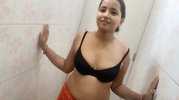Bhabhi Bathroom Fakking - desi-porntube.com - India on poweredporn.com