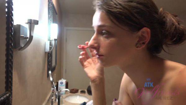 Virtual Vacation In Las Vegas With Willow Hayes 1/3 - hotmovs.com - Usa on poweredporn.com