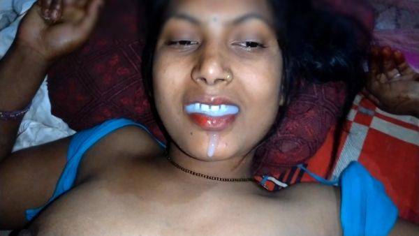 Desi Bhabhi Mouth Fisting Mouth In Hand - desi-porntube.com - India on poweredporn.com