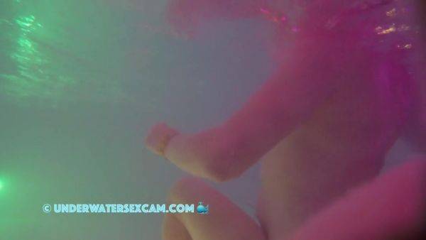 Horny Milf Really Enjoys Being Nude - hclips.com on poweredporn.com