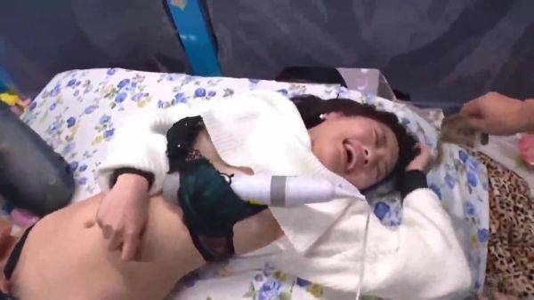 A machine vibrator is inserted into her, and she gives a blow job to her cock and cums on her face. - senzuri.tube on poweredporn.com