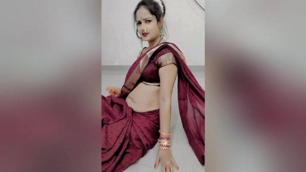 Stepmom Low Hip Saree Deep Navel Big Tits Big Ass Amateur Homemade - desi-porntube.com - India on poweredporn.com