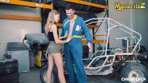 Hungarian Hottie Tiffany Tatum Fixes Buggy 4 Cock - videomanysex.com - Hungary on poweredporn.com