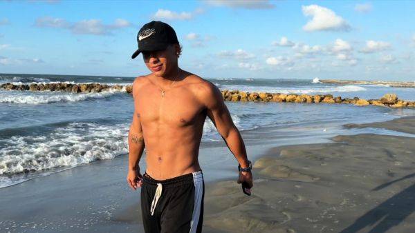 Damond Brown In Cartagena - drtuber.com on poweredporn.com