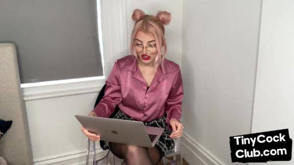 Small dick dude mocked by real brit babes - hotmovs.com - Britain on poweredporn.com