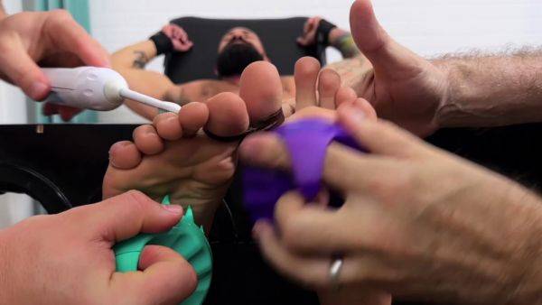 Strapped Hunk Eddie Receives Tickling From Clay T - drtuber.com on poweredporn.com